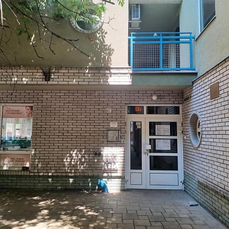 Liliom Apartment With Free Parking Space Budapest Ngoại thất bức ảnh