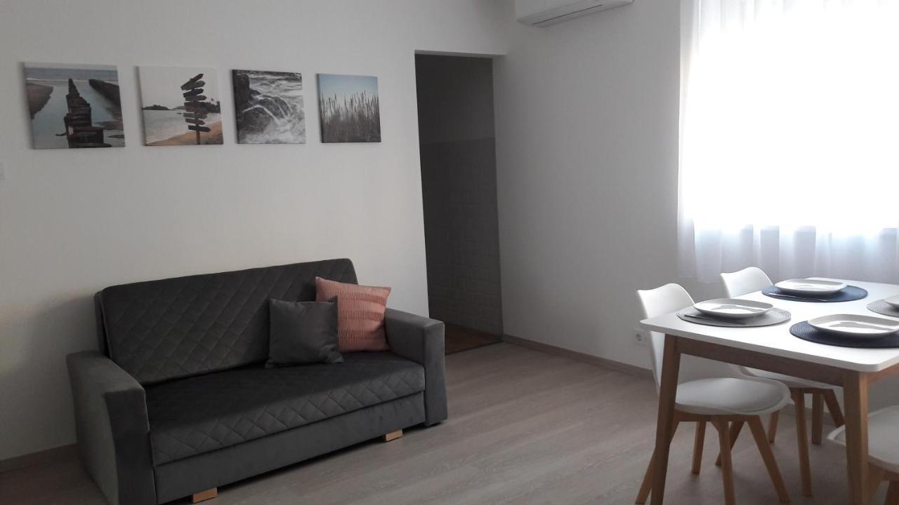 Liliom Apartment With Free Parking Space Budapest Ngoại thất bức ảnh